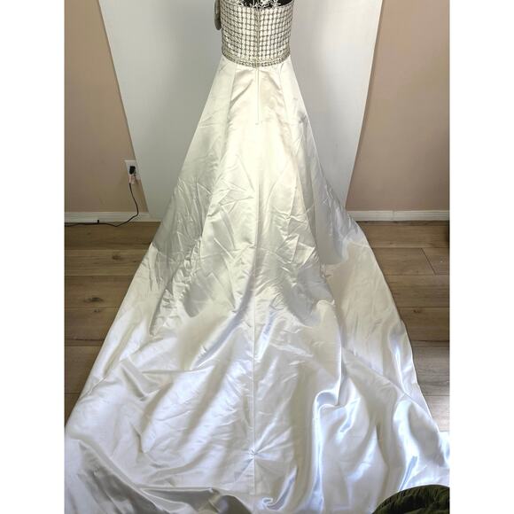 Oleg Cassini Collection Strapless Satin Princess Wedding Dress Size 8 - Picture 5 of 16
